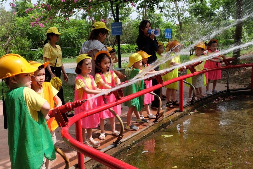 Slide 72899893-250b-4181-b097-ee27becda231