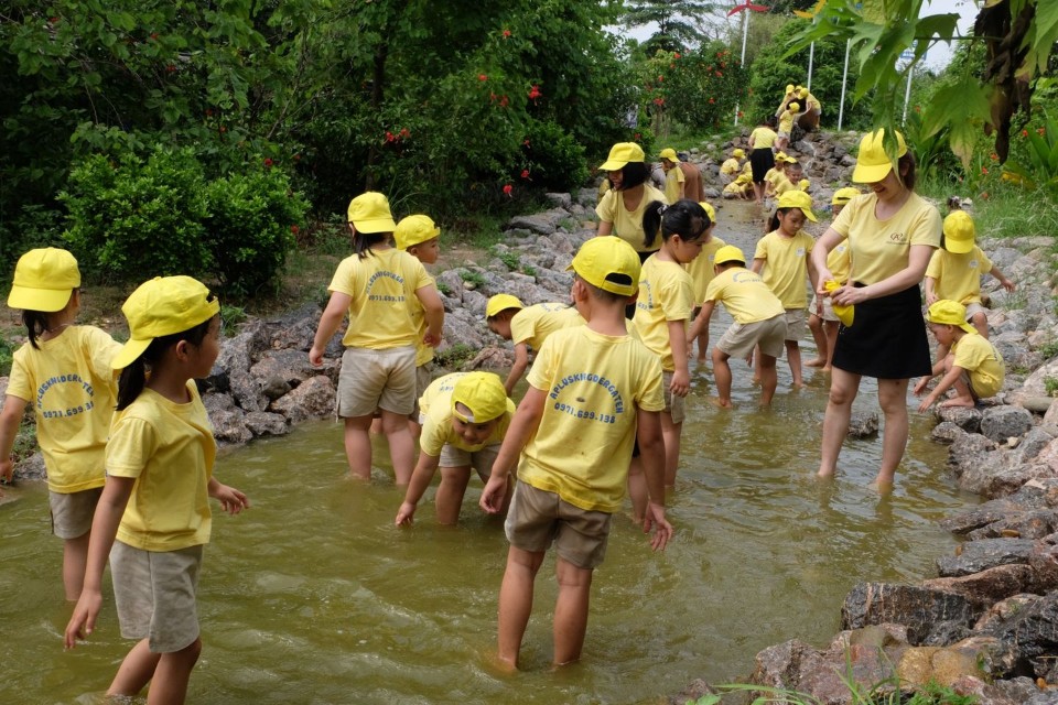 Slide bd80fbc8-4ed3-443e-846b-375af70b783f