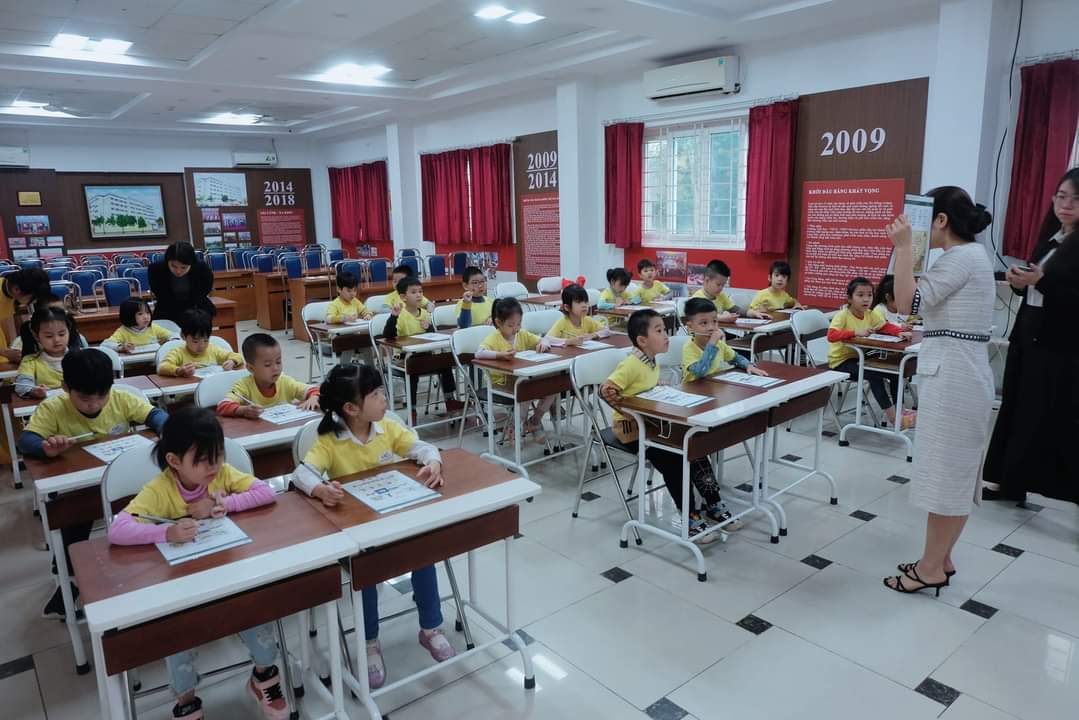 Slide 24e11a38-94f6-40d7-ba31-82d37209a392