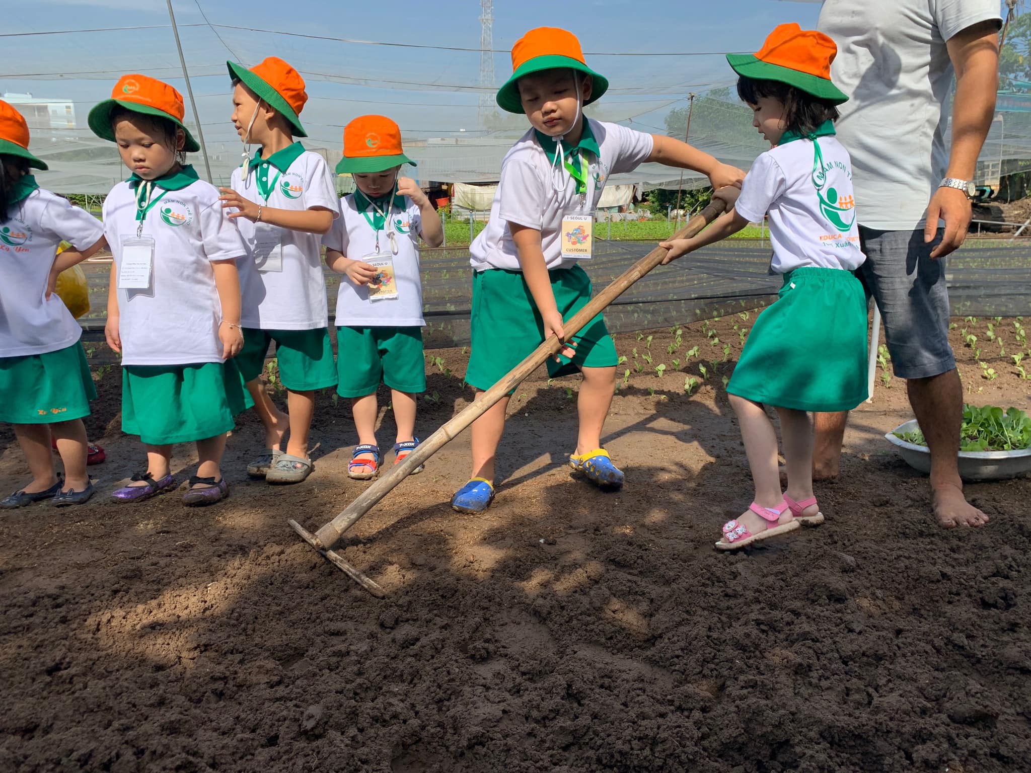 Slide e09816cb-49bb-47f1-b2e7-7ff5c36afdb4