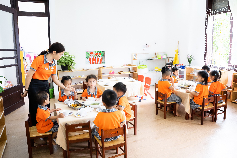 Slide a3cb8c53-0db0-4505-8ba7-a819f95ececc