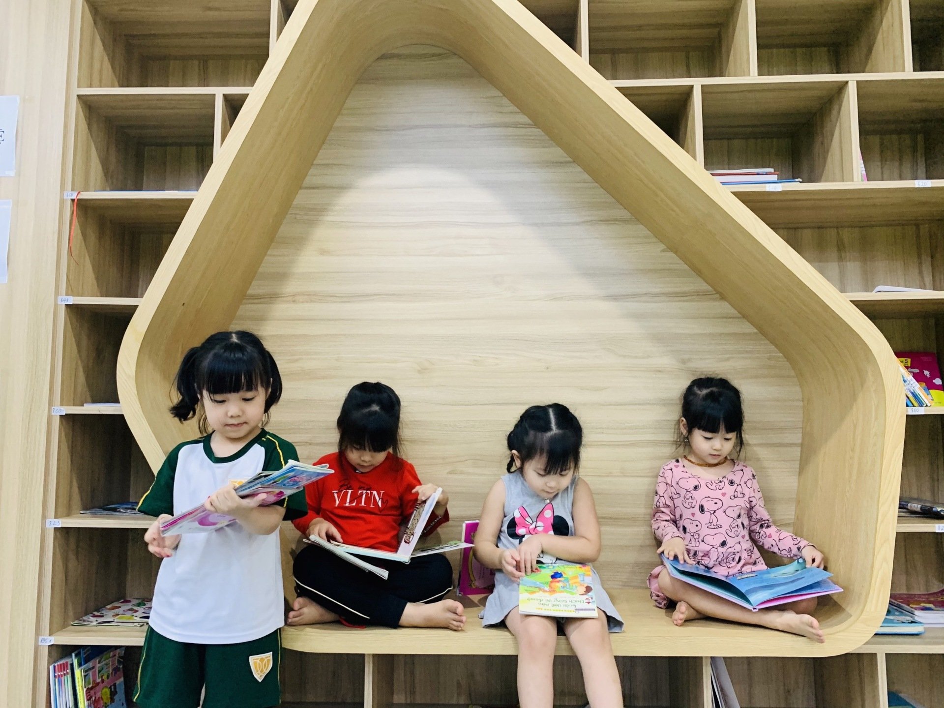 Slide 27de9855-13f9-401b-bcde-6bddc7720a8e