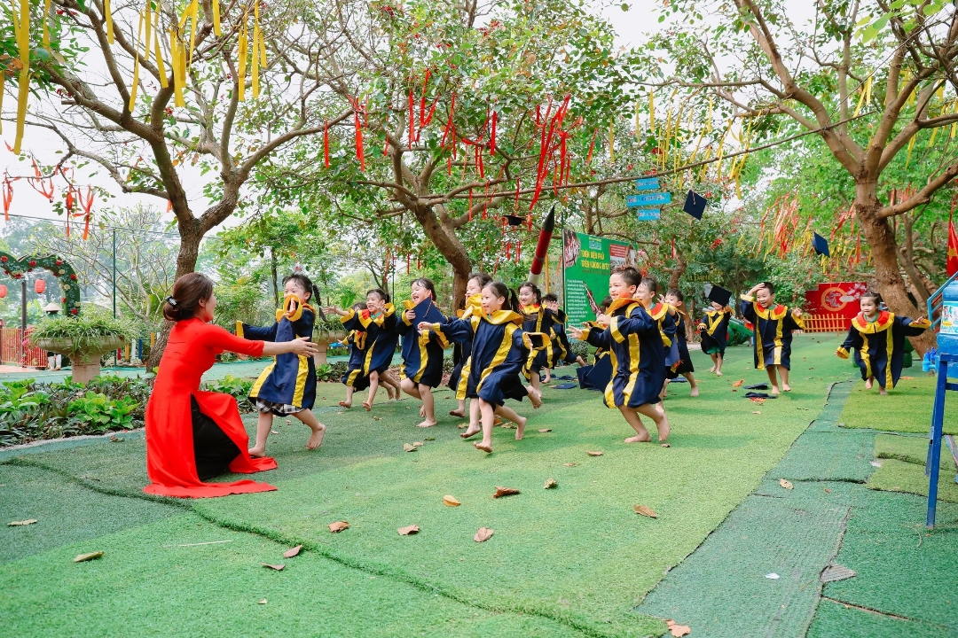 Slide 8452b902-e5e8-4c67-b83f-15017a978f00