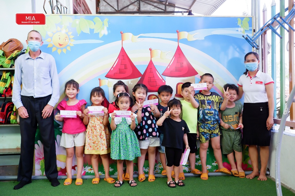 Slide d98fc11c-9d79-4410-a272-55407655a72a