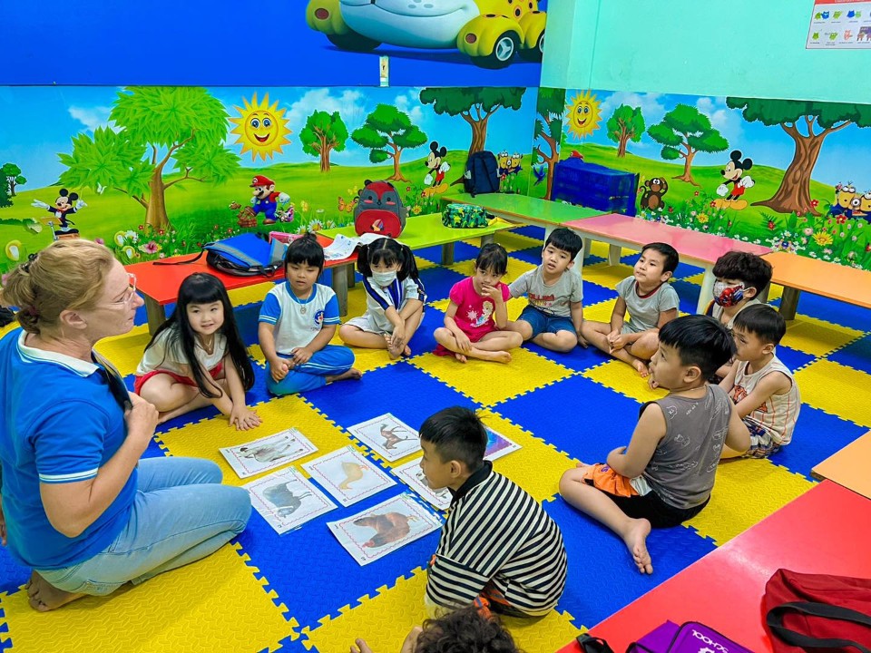 Slide d9312379-627c-47c1-9fbb-9223d147bb40