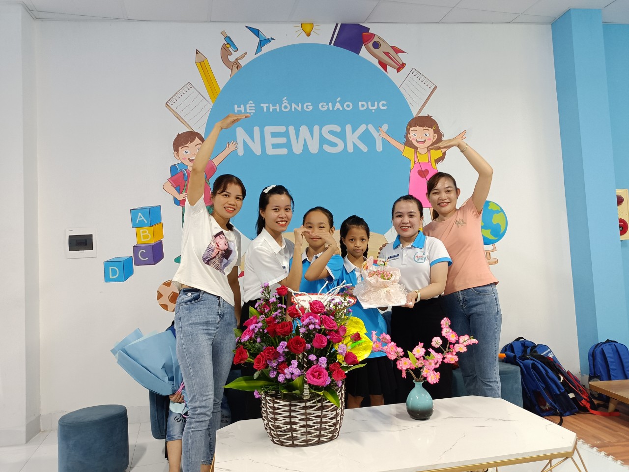 Slide a8c2f969-2ed3-470b-a9f4-69c140db010d