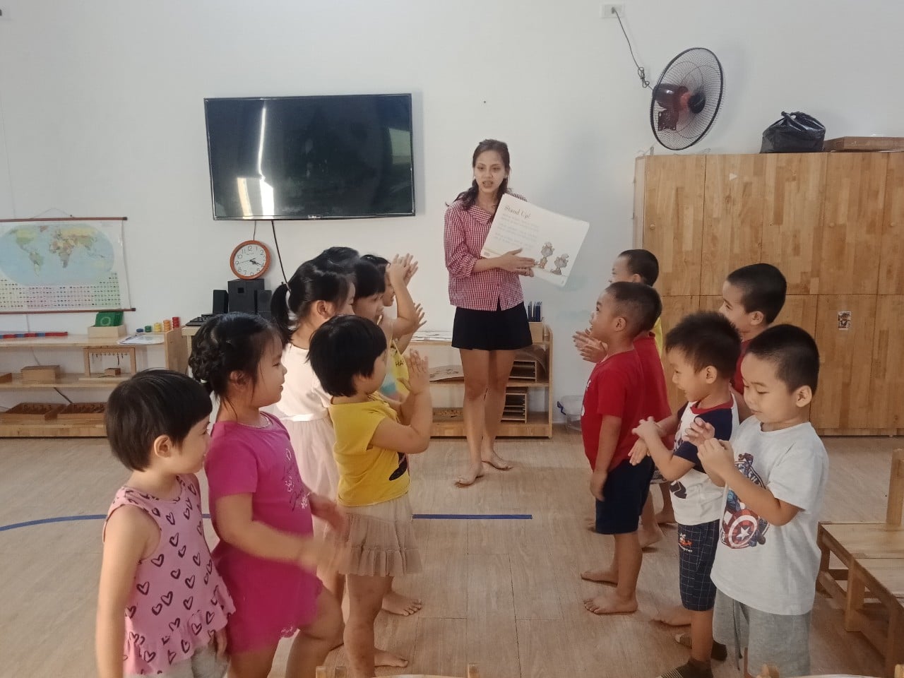 Slide 6feb3c6f-d02a-4914-bd15-fb03973bd3d3