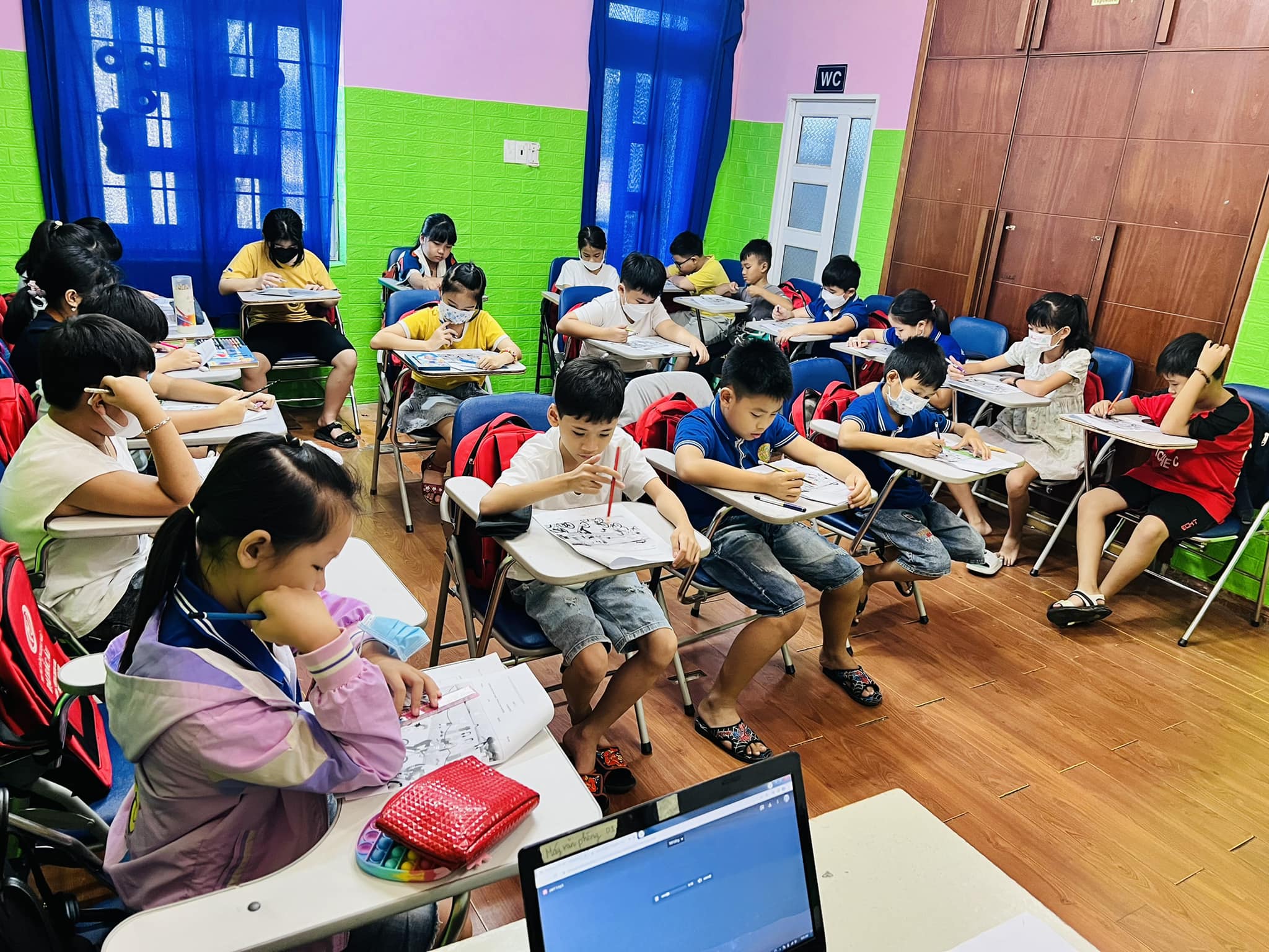 Slide 12d818ef-4e84-4363-a60b-fdadea75f143