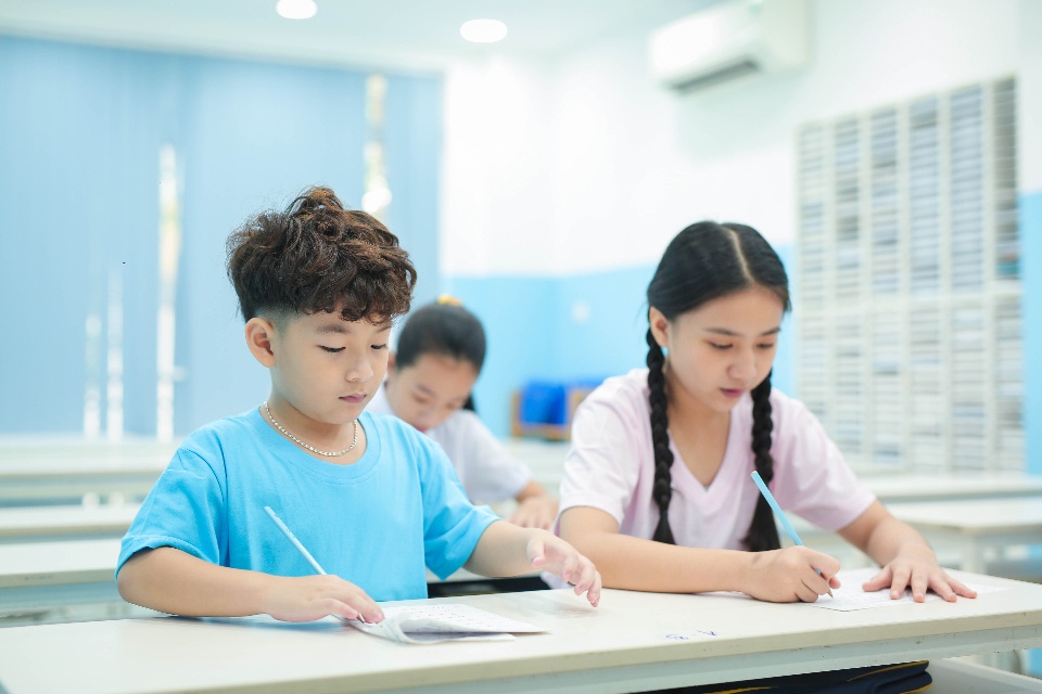 Slide 1818e344-61fc-43bb-ba0d-cd8543e3386c