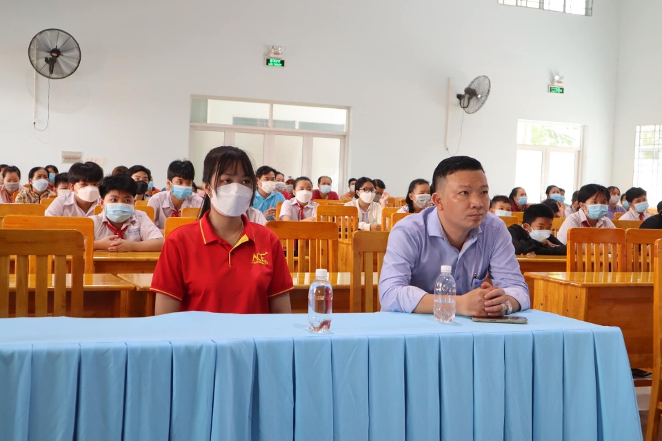 Slide 76e21dc0-b485-4076-9e3f-c5445e3748cf