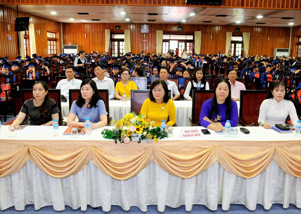 Slide a0c94720-313f-41a3-8978-7413b92cbd07