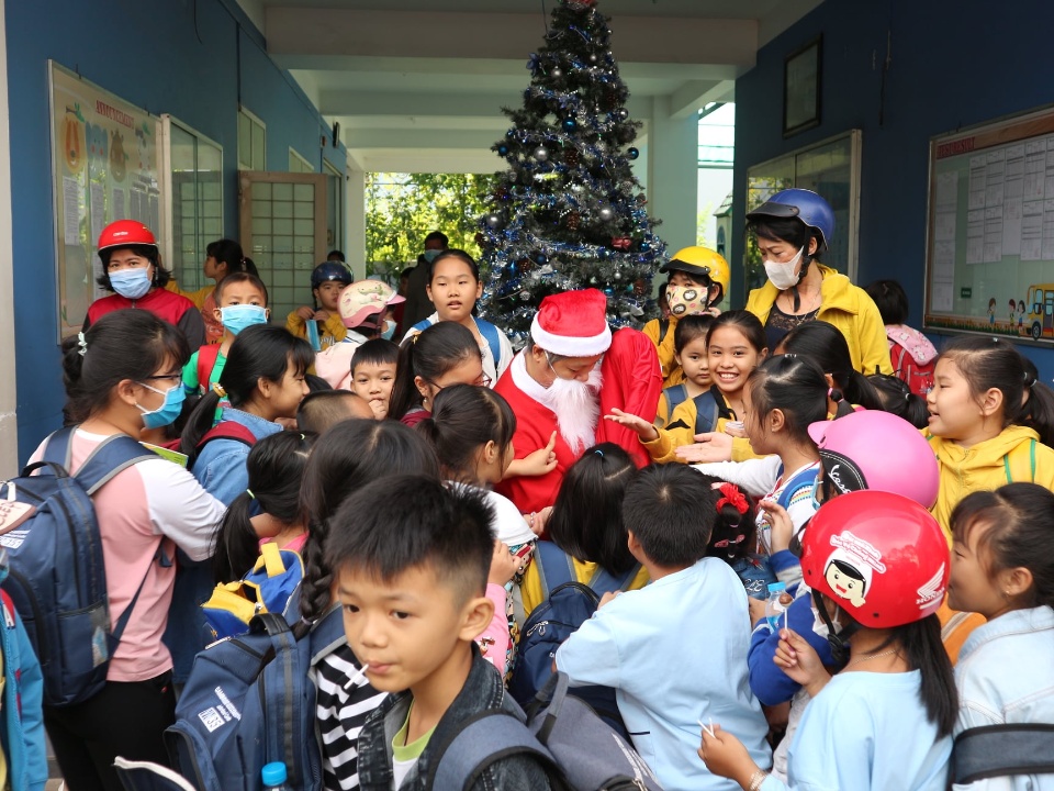 Slide 0d13b934-8ebf-4e10-aee7-1f3032ddd09f