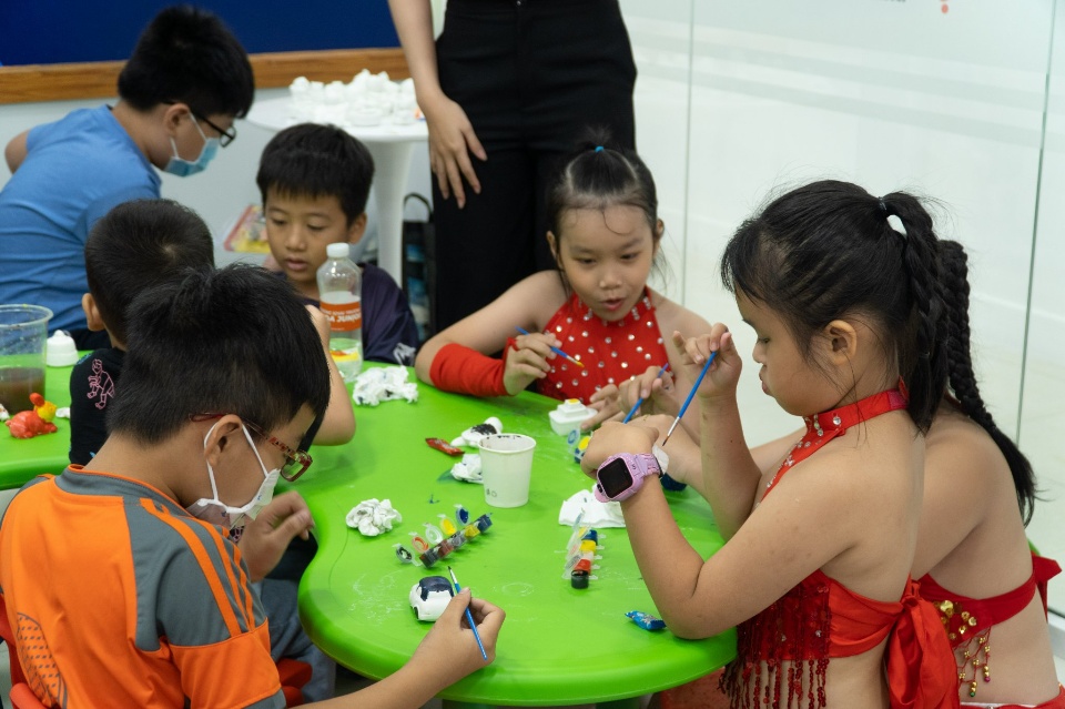 Slide 7033133b-f65d-4aa3-a9ee-408ca8ba5312