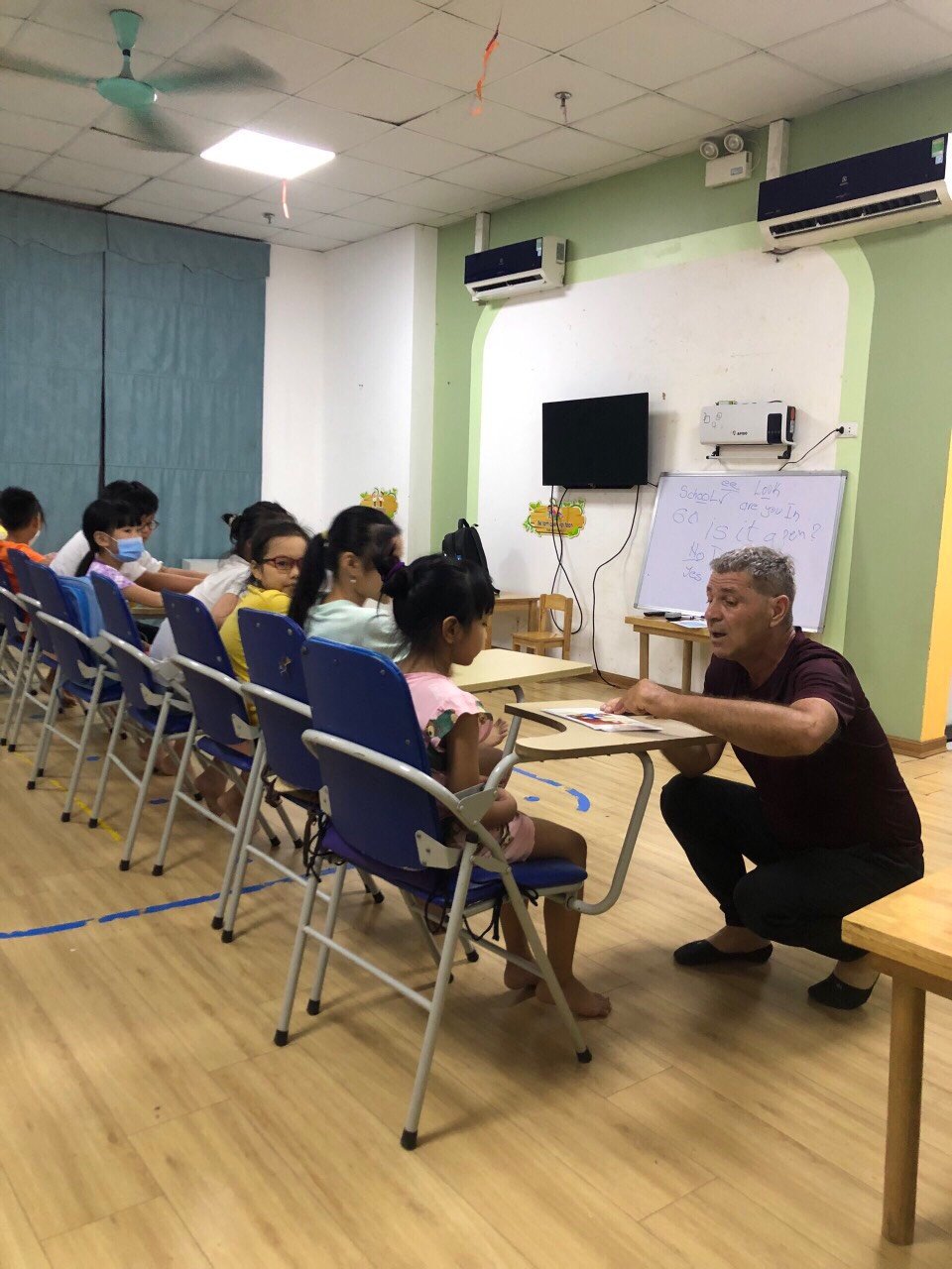 Slide d1946363-a6cd-40d6-882a-9ba120a13bec