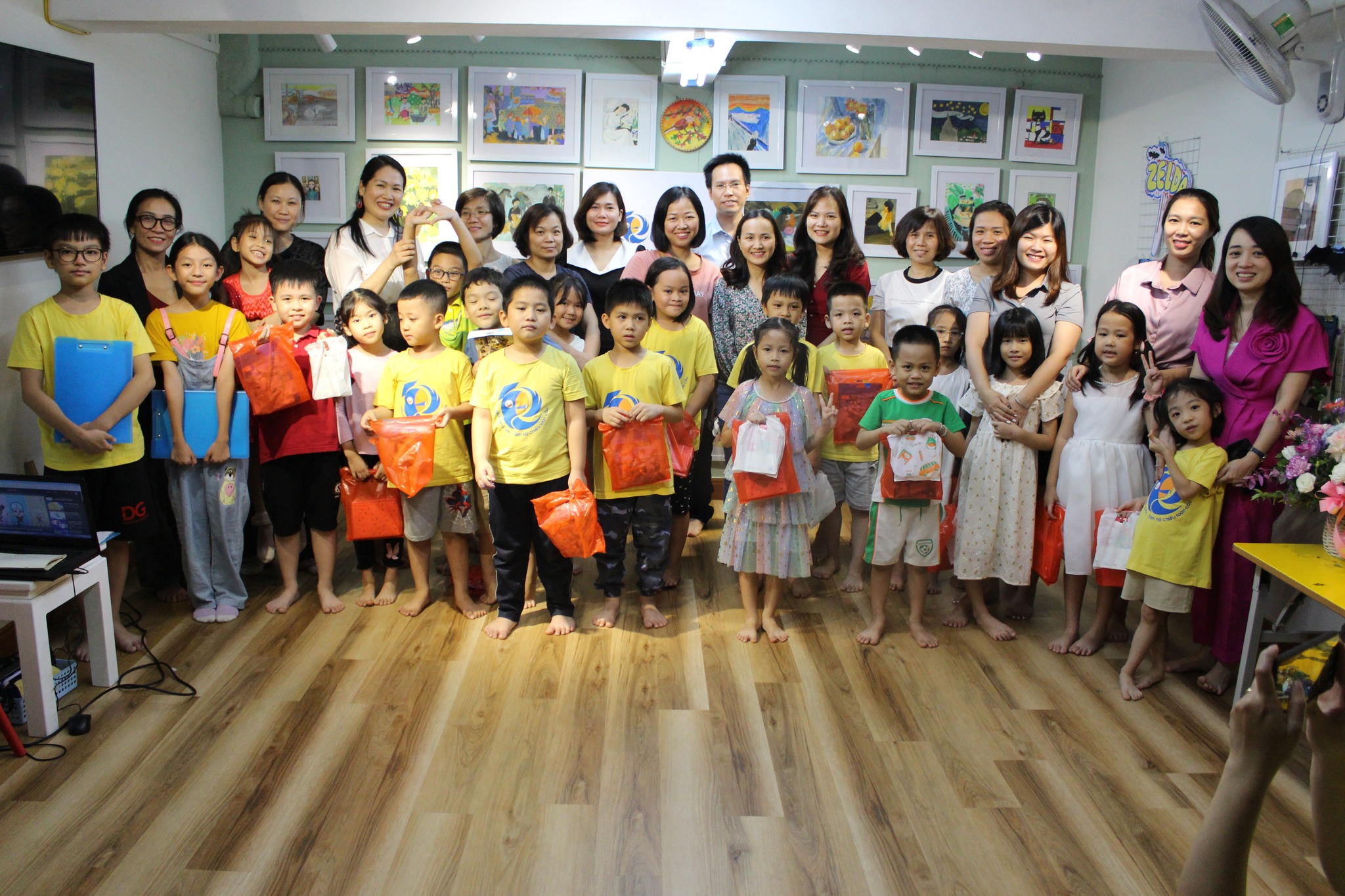 Slide f8e6ec5c-a79e-4b20-96f9-416e3aaf68aa