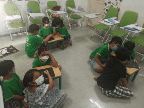 Slide 239cd232-d809-4180-9096-70e6c14507c2