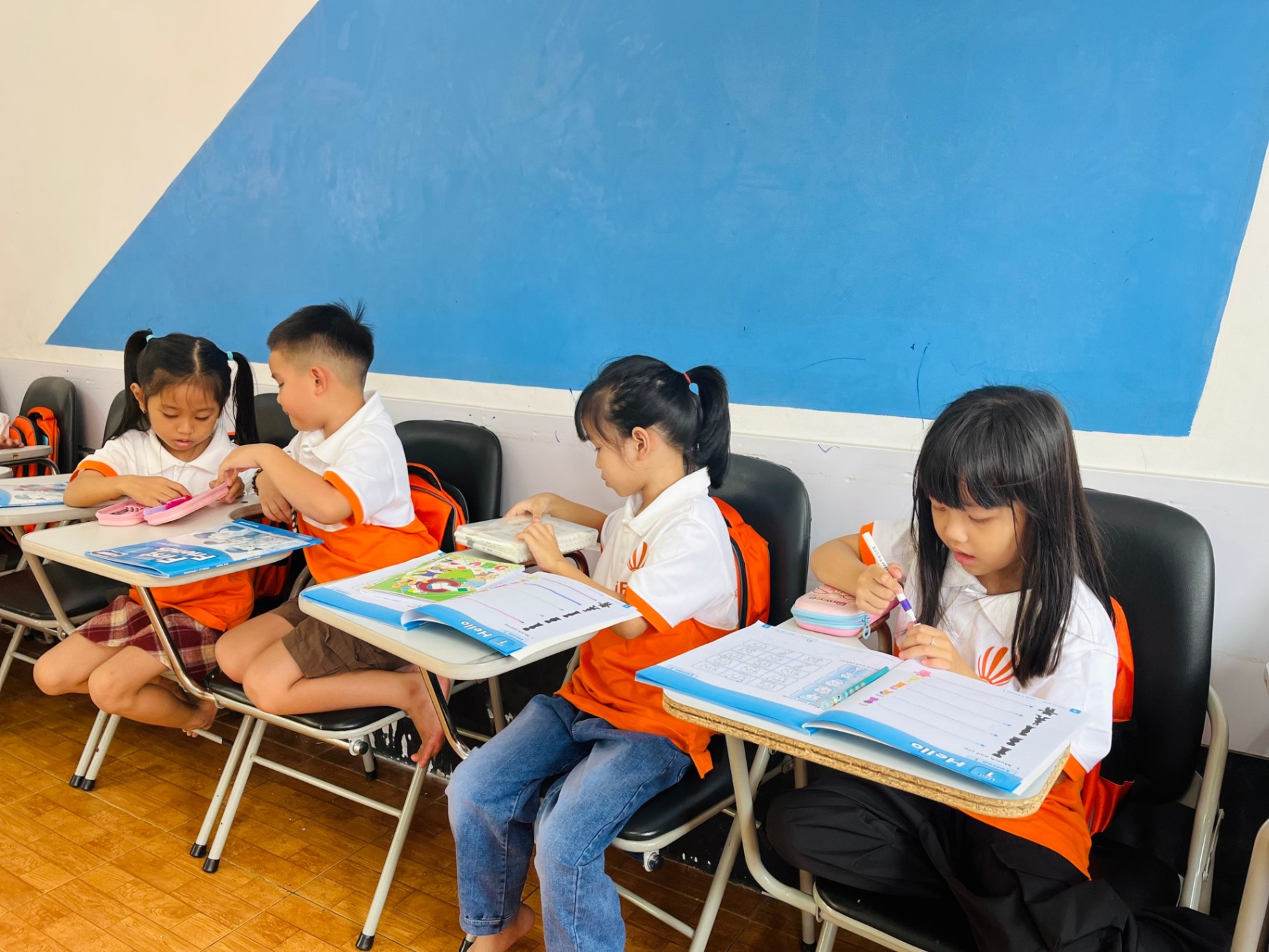 Slide ab9c7346-892f-4460-bc38-99a72d2ae6df