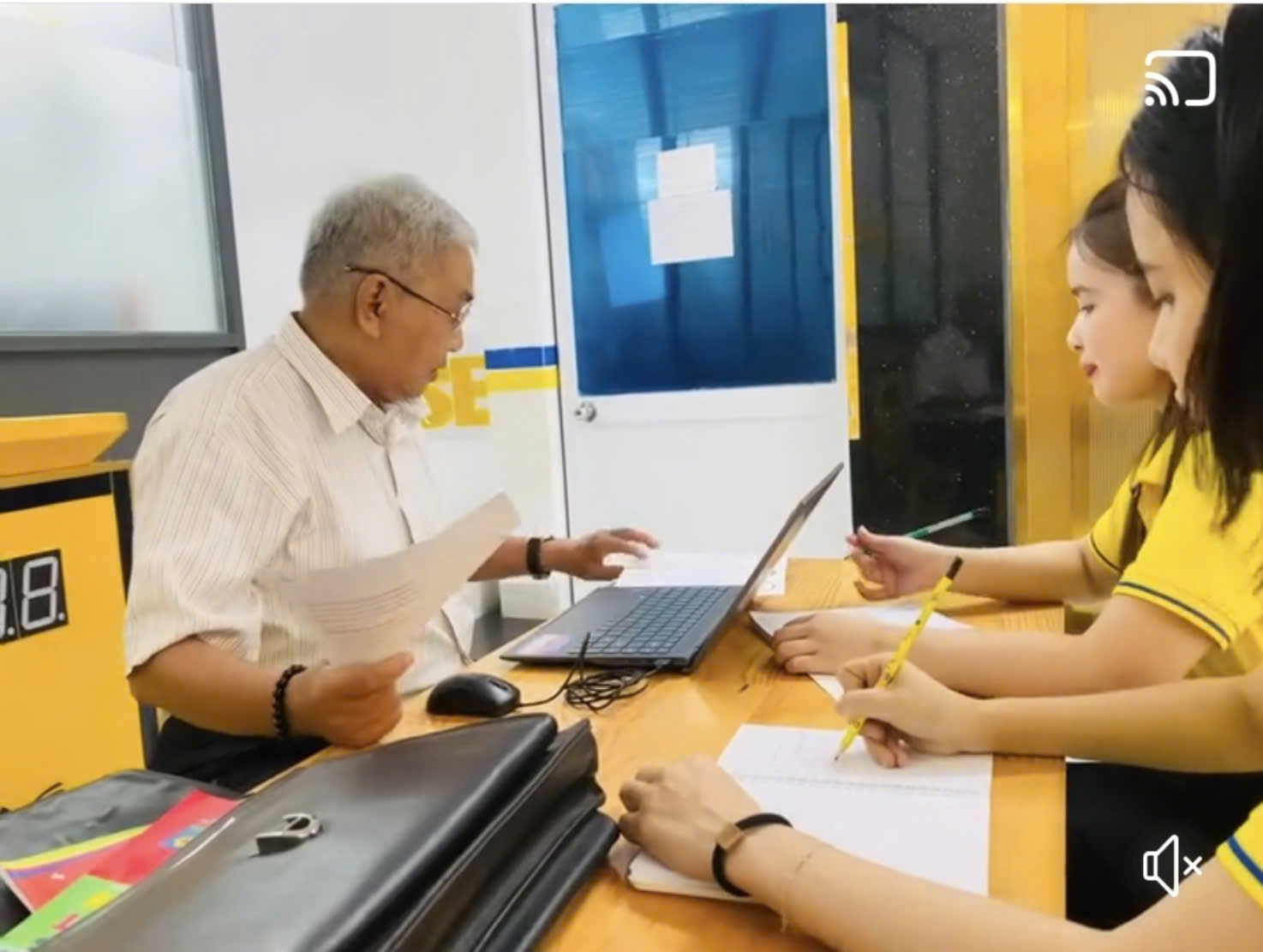 Slide e587317b-6853-4837-8f41-caed00f69c82