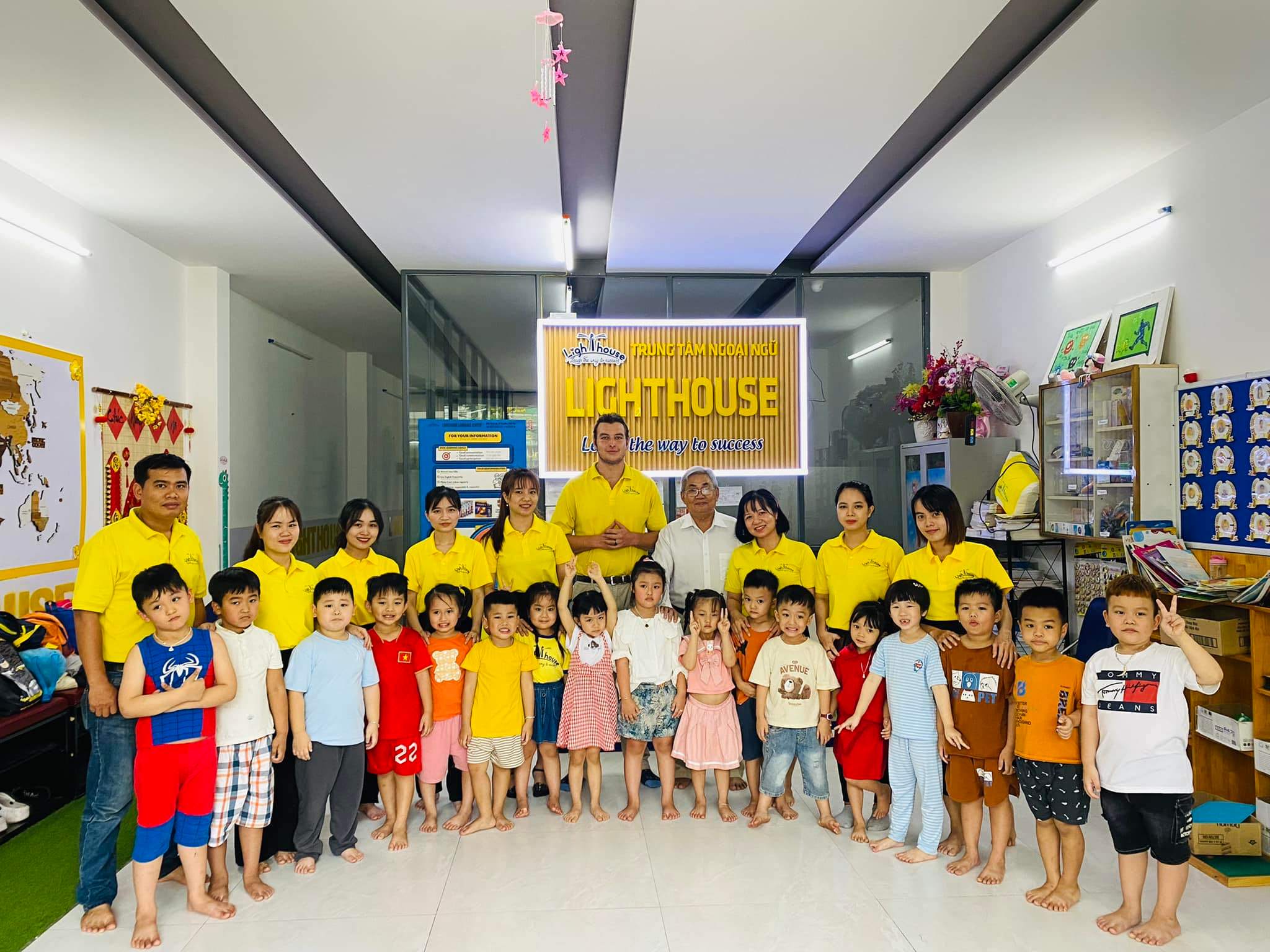 Slide a9845066-b908-4b01-89bf-1131a4804aff