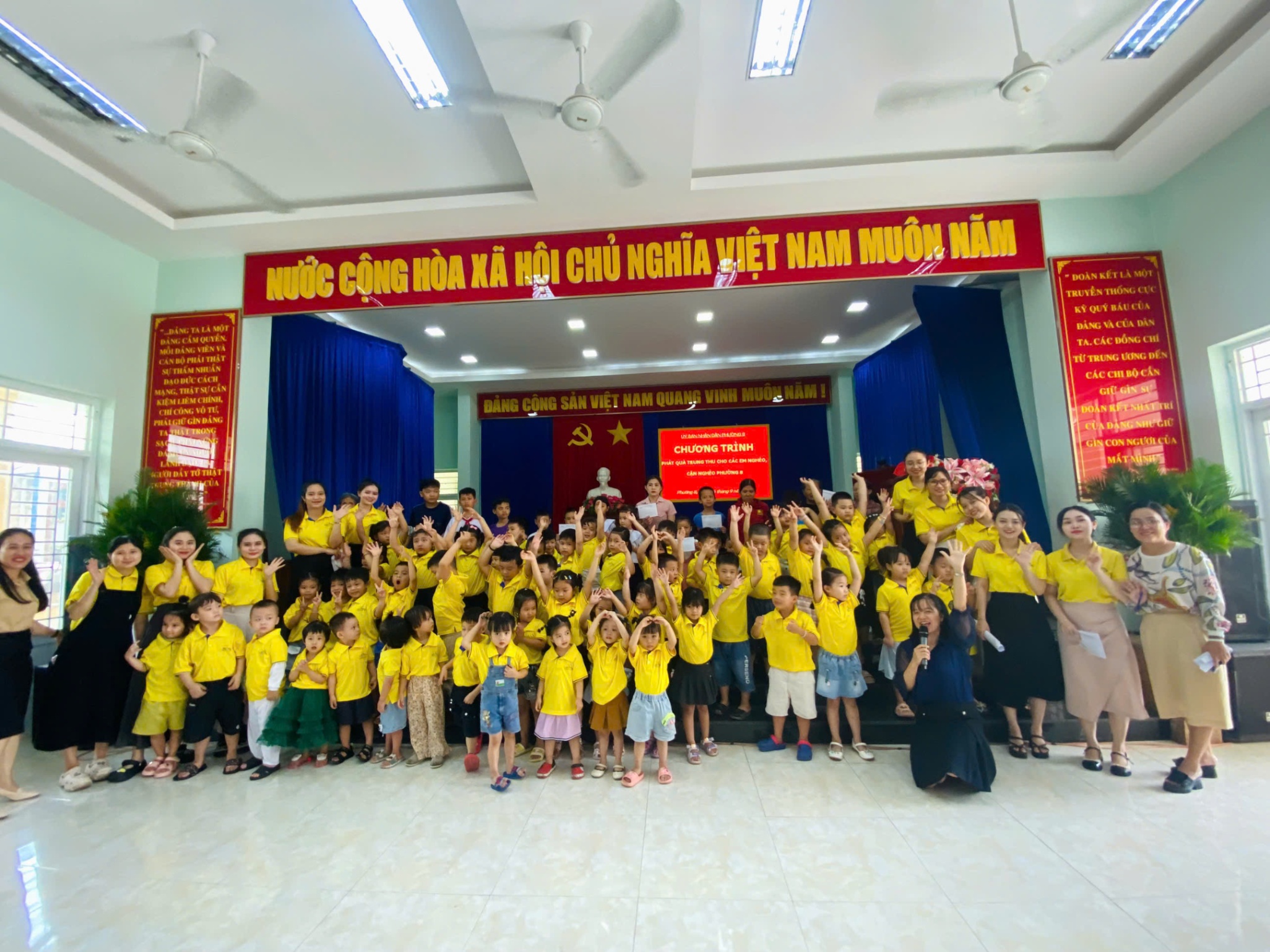 Slide eb8f5519-18fa-4335-8caa-8a95b9a5ca3f