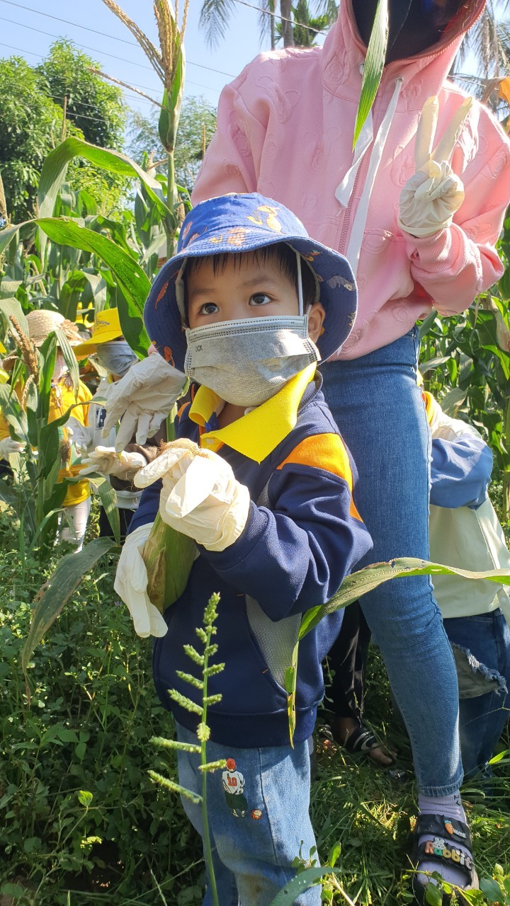 Slide eb92ab02-1e04-492d-9f9e-37941640702e