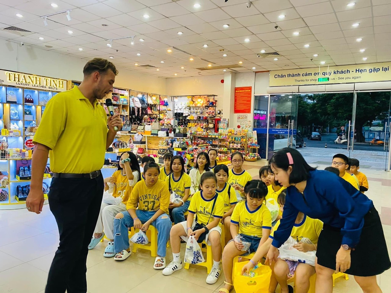 Slide cd61de43-9bcd-4638-b754-70e80d171a3e