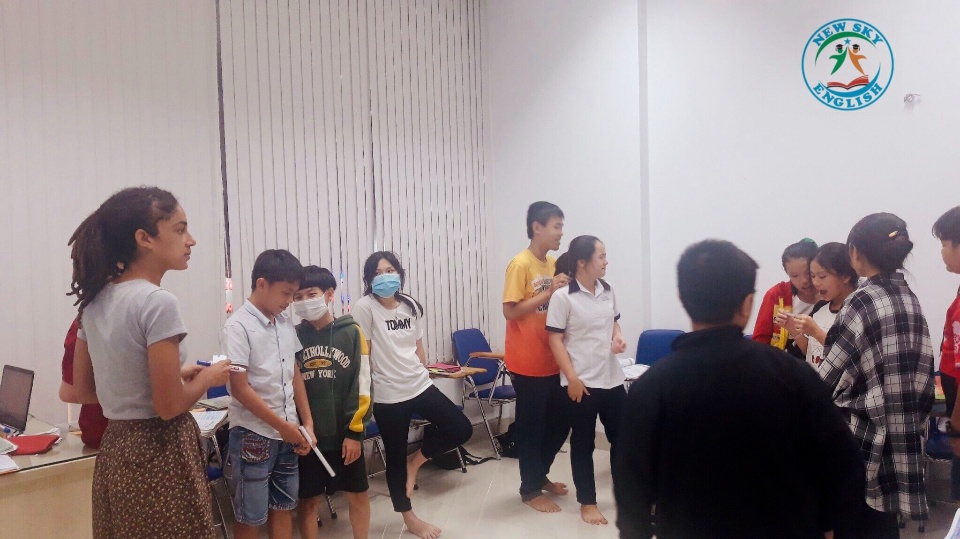 Slide 1476716d-d6f3-4ff9-b59d-47172f2f2493