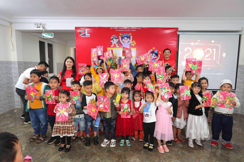 Slide e4586055-b267-4aed-a12f-1911eeea89e7