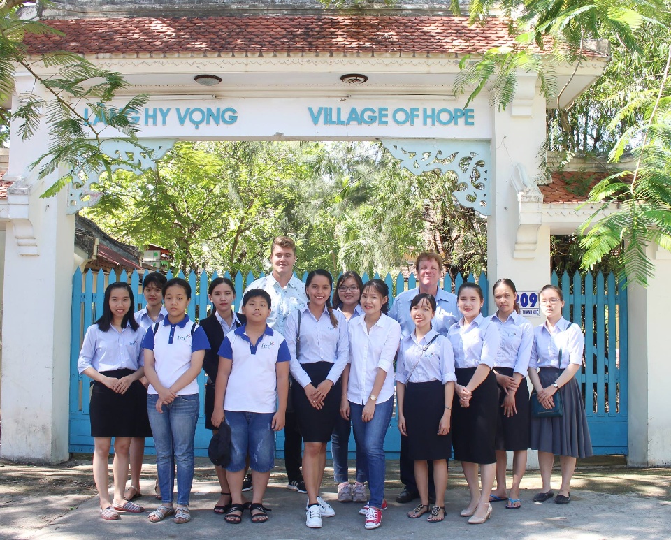 Slide ca0ee6f2-e815-4e93-90bf-0aa34e784344