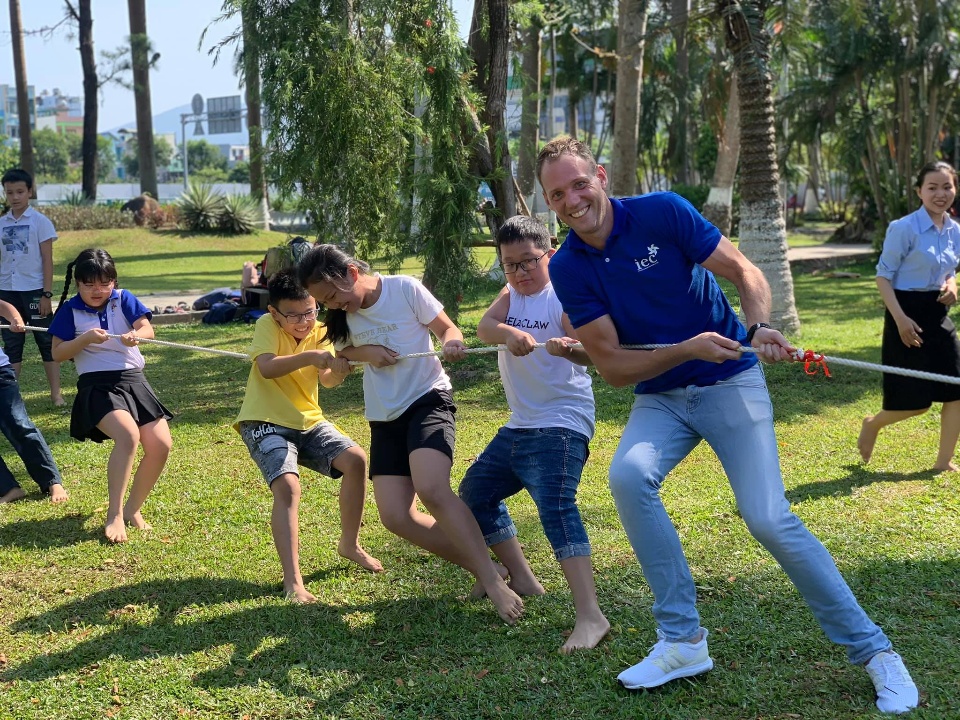 Slide d1bae9ce-32aa-43e3-9b5a-acf3b316bb55