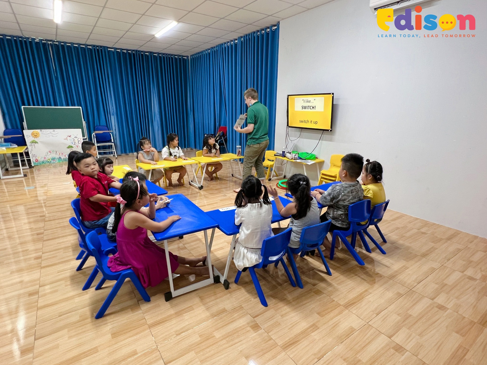 Slide e8d9e5ce-680f-4a1d-b511-f5bf8562ba63