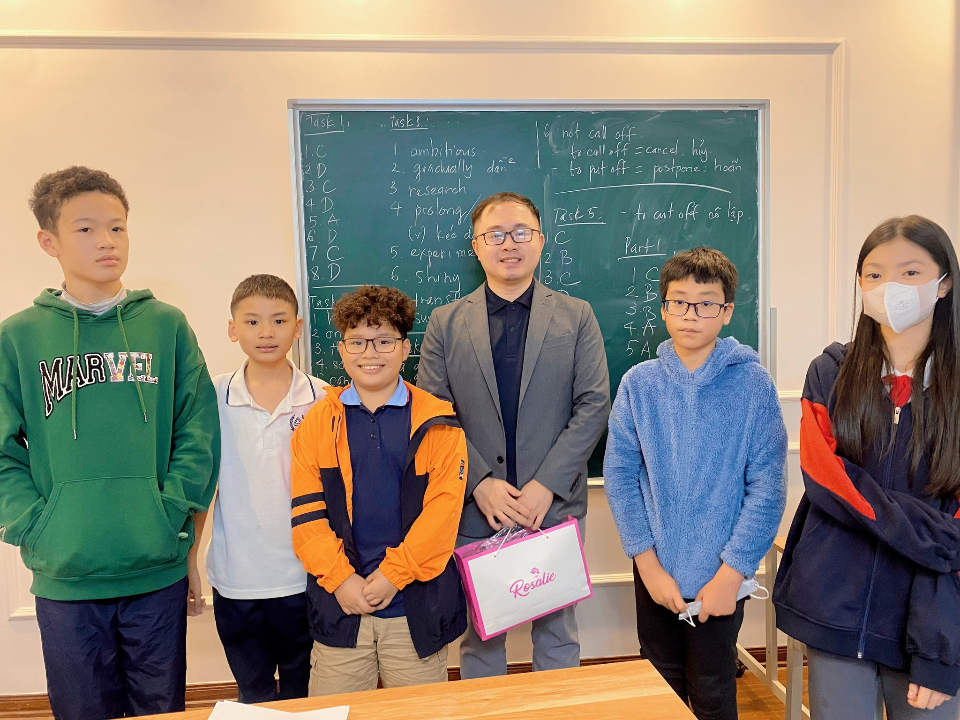 Slide b4b7b25b-b9b9-425a-8cf9-eba9492ce555