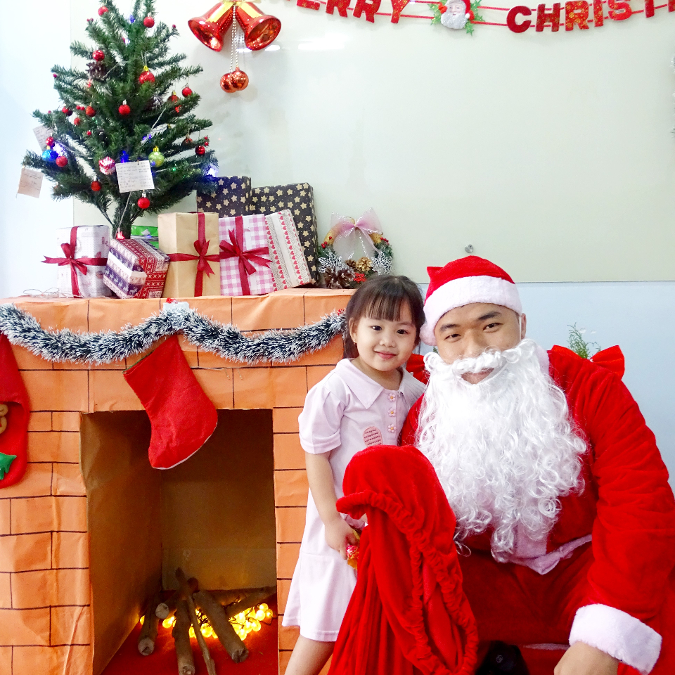 Slide 2c463223-d299-44e3-b756-32e15e15870b