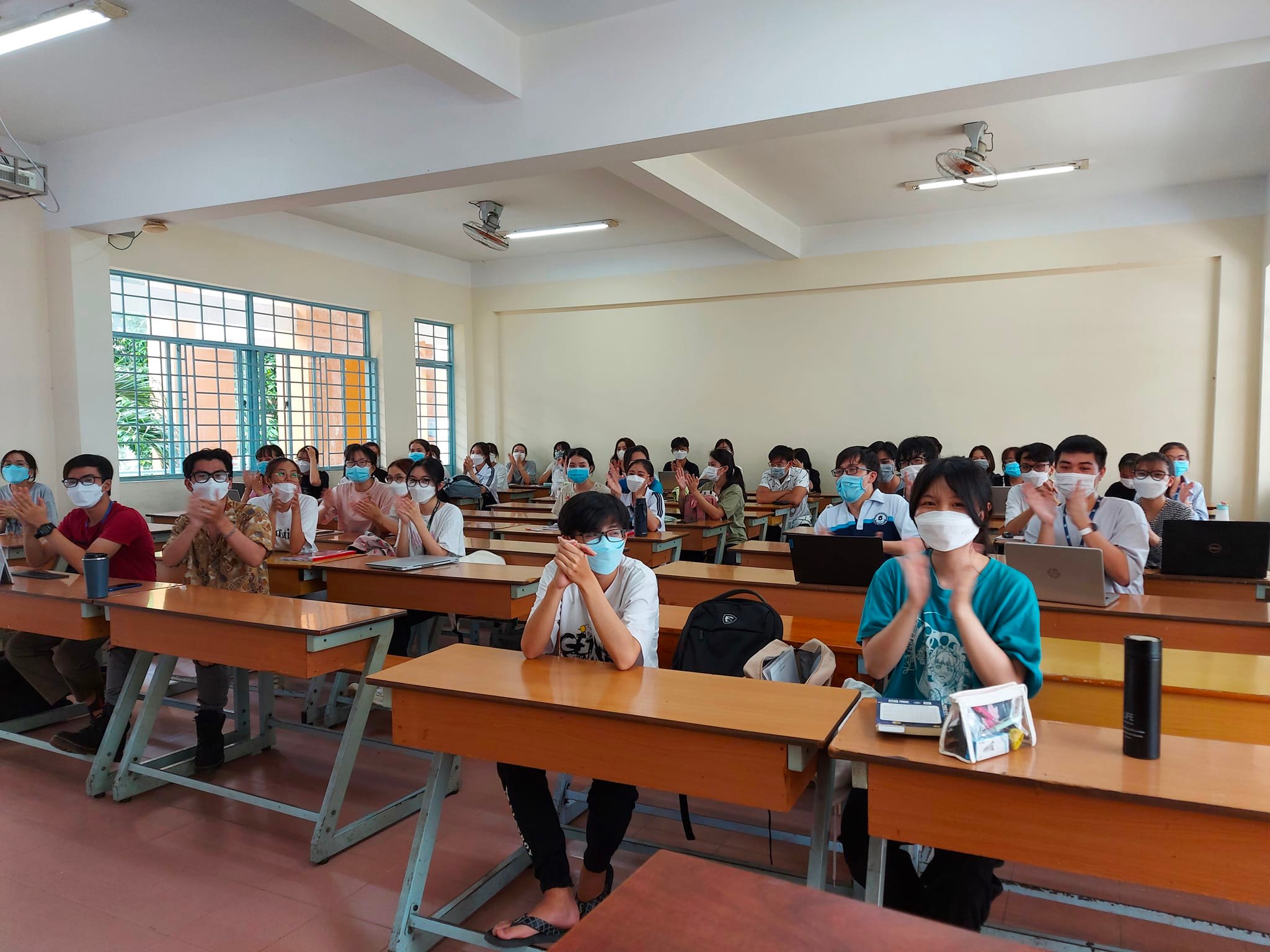 Slide 82639c67-1b72-44f4-a332-a41cc554e4bc