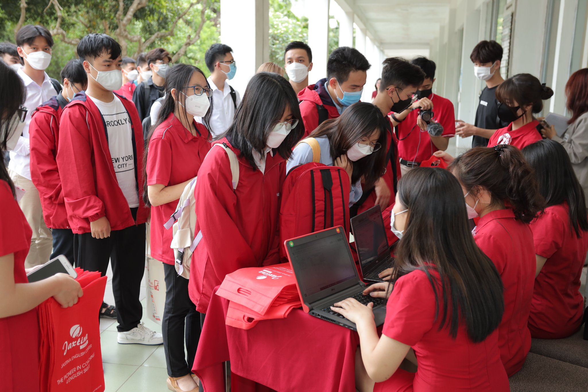 Slide 52960d99-d366-4d7c-a5ff-4b06f44108c3