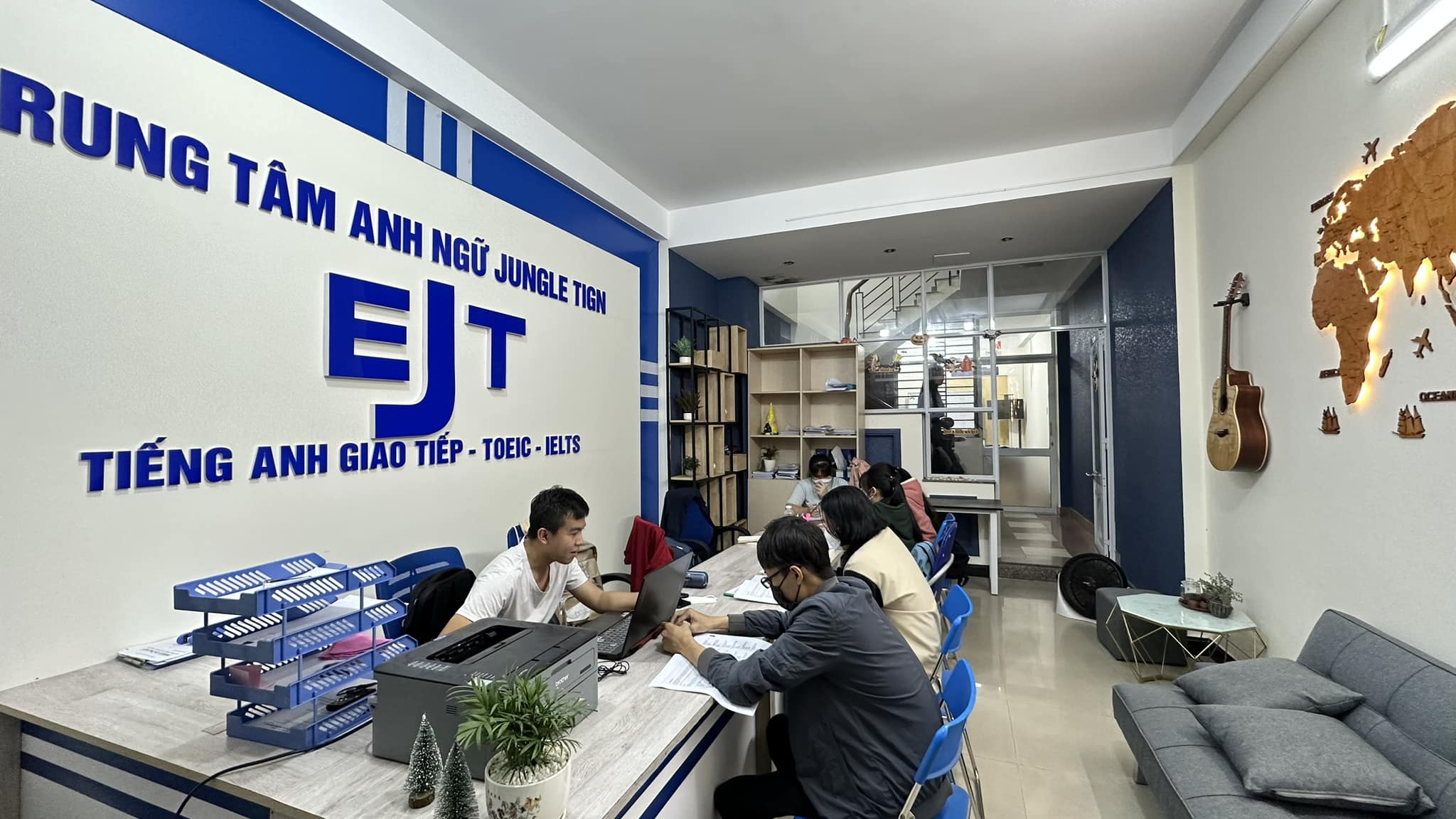 Slide 5eb09867-47be-4e35-bb4a-b6f0ccb36cfb