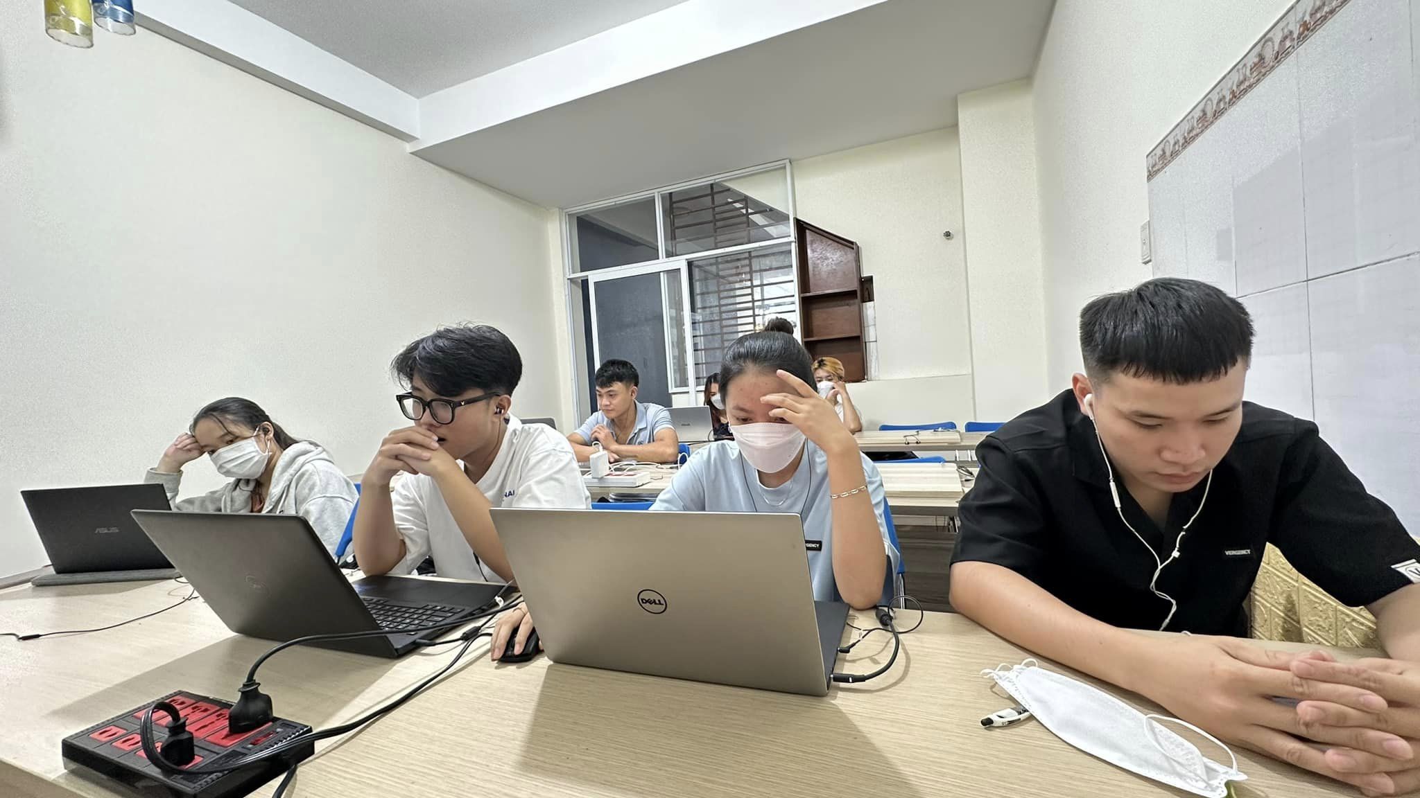 Slide 5e5ce4d5-f710-42d2-be82-80b00f1a27dc