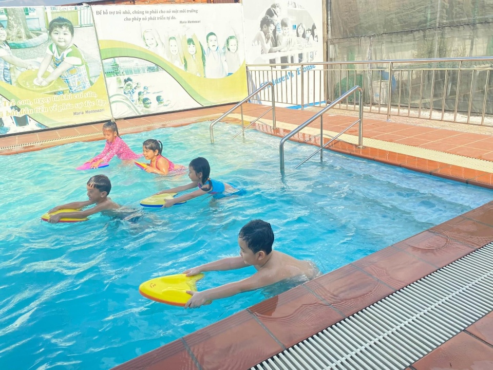 Slide 954d5420-bfc0-4765-a097-705db23d9395