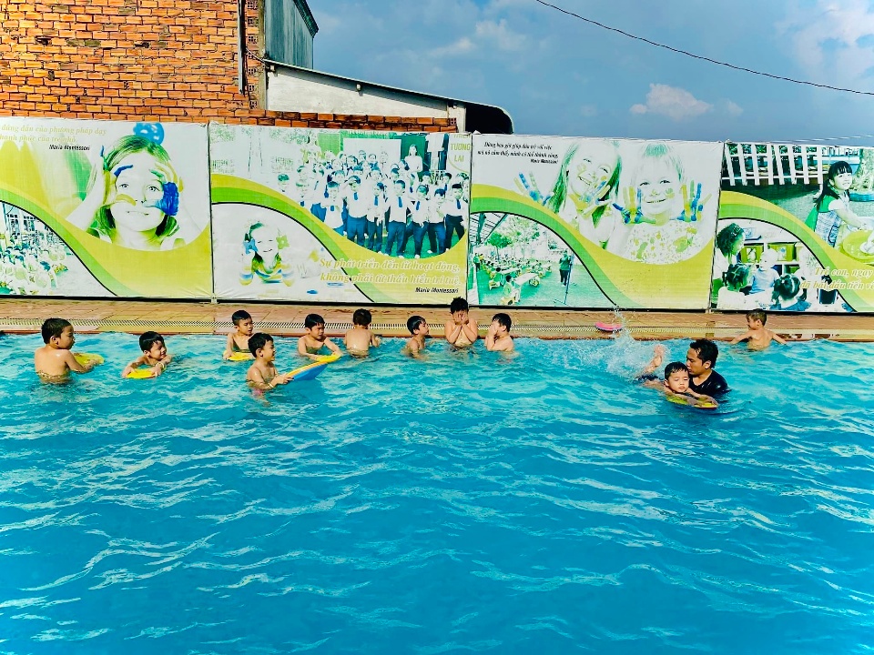 Slide a056edce-8563-401b-9209-ef72320dbb65