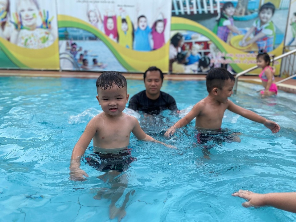 Slide 353c8ddf-2203-4607-9b24-813f1cc80c77