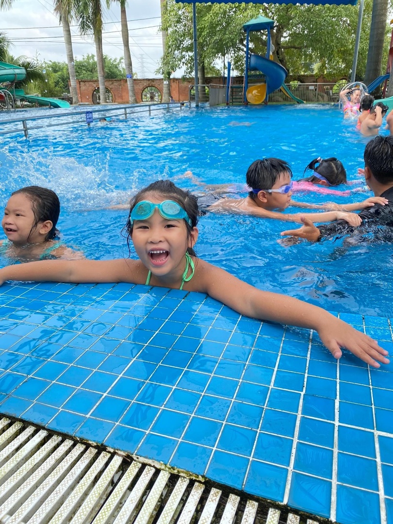 Slide 15542110-a992-4341-9ce2-73509f7744a7