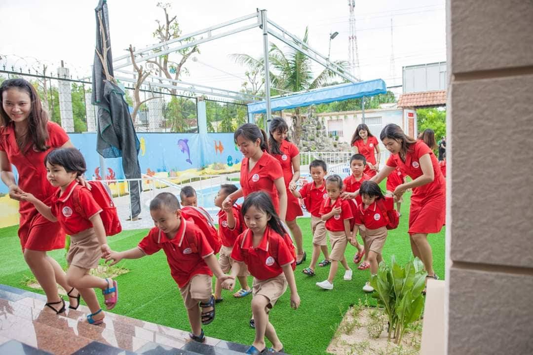 Slide 163042f7-123c-4170-b61d-9c4c29bff0ce