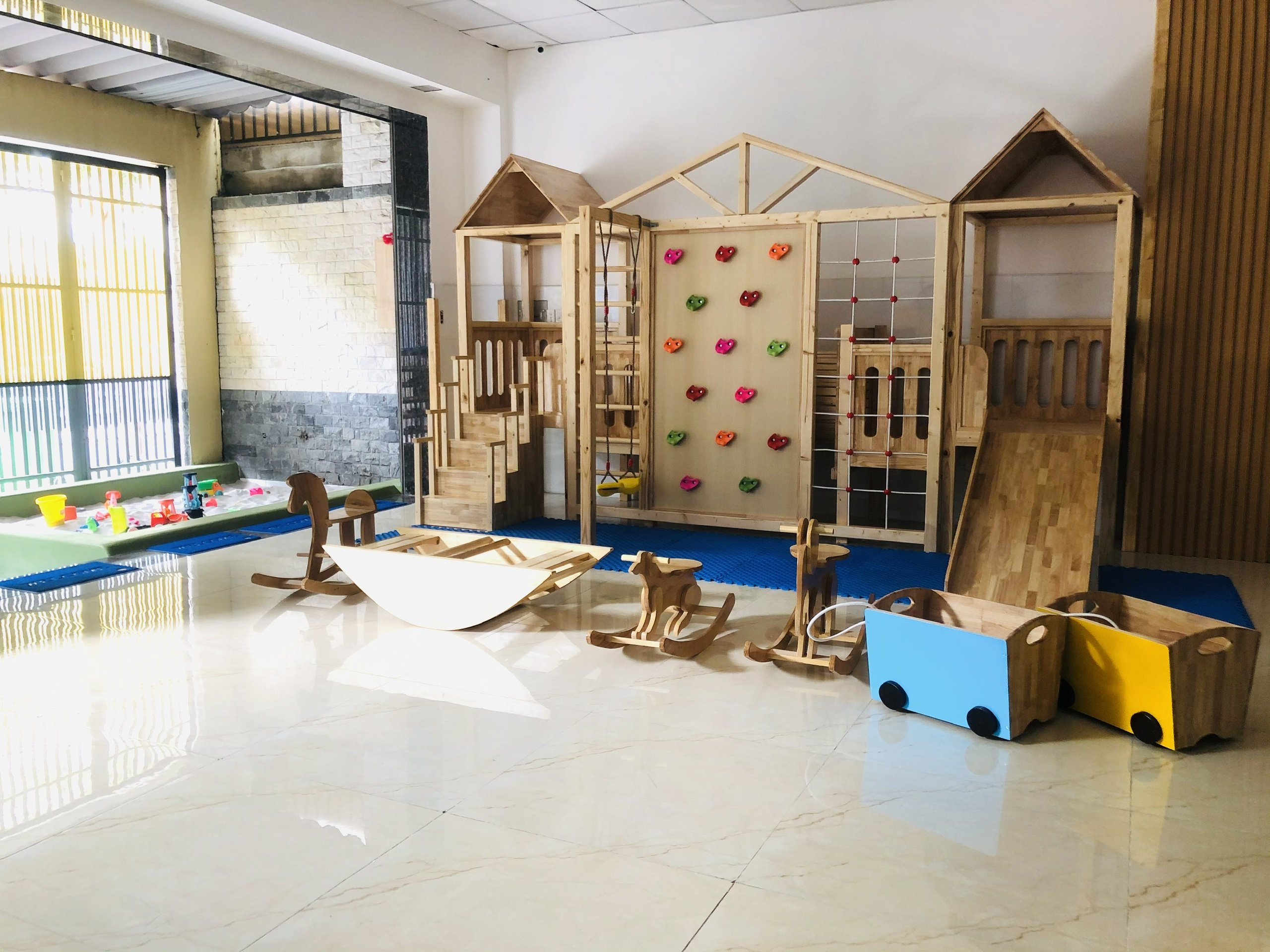 Slide e4ed0454-74b8-47cc-b093-8d7c7ff8495b