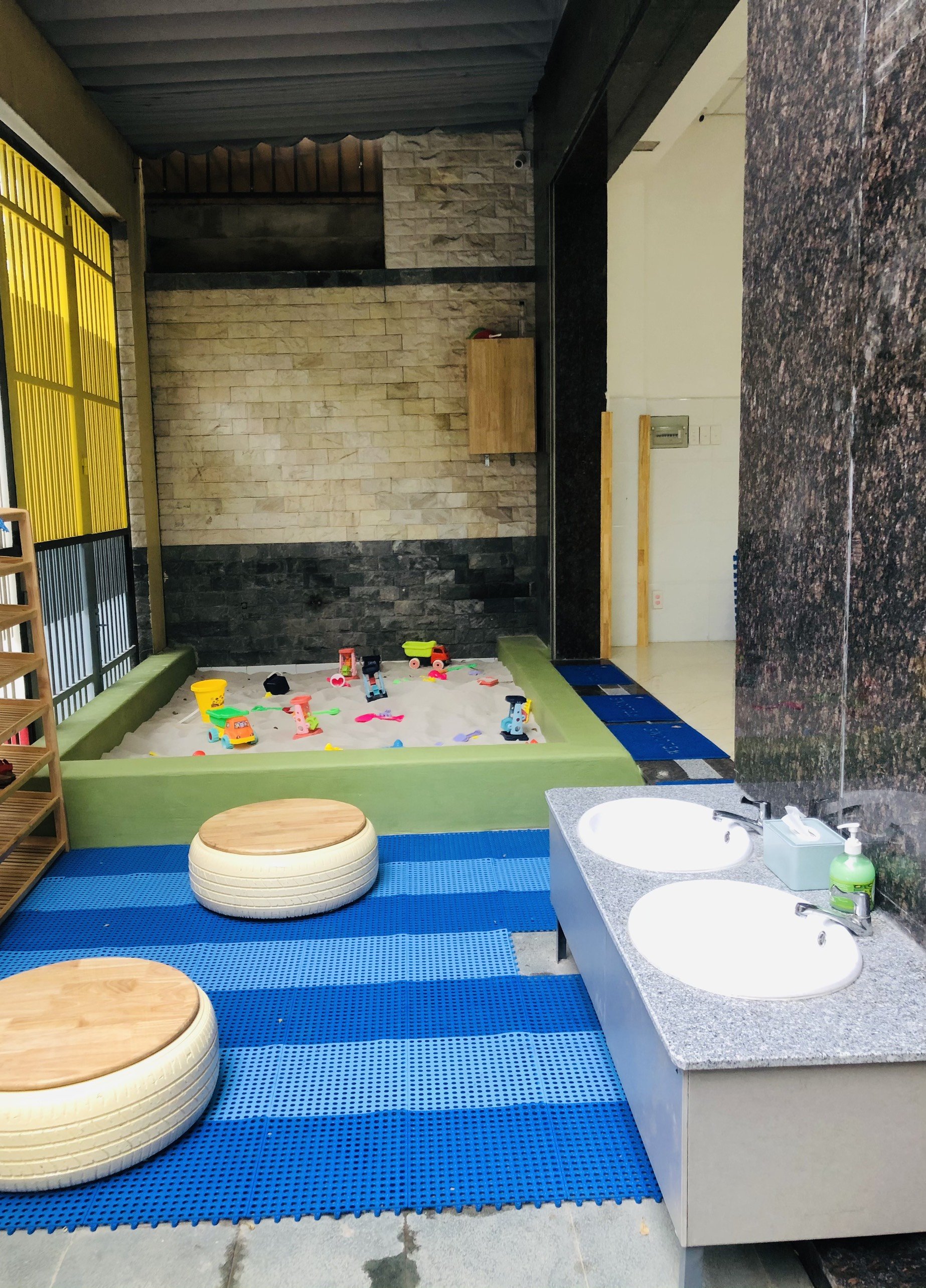 Slide c17f080d-fbaf-46c1-9e07-60f02c8bbeea